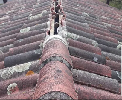 Image de ABC Couverture - Le Couvreur du Médoc - Nettoyage de toiture - Demoussage de toiture - Pose de dessous de toit PVC