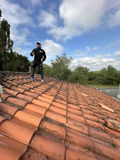 Image de AMC TOITURE-couvreurs montendre et ses alentours