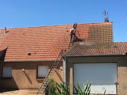 Image de Artisan andré clean toiture Démoussage toiture - Couvreur - Traitement anti mousse - Hydrofuge - Nettoyage façade