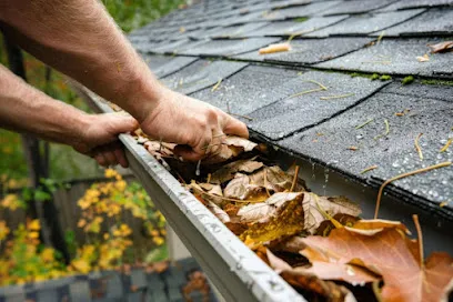 Image de Artisan Couvreur Montauban - Demoussage Toiture - Pose Gouttière - Réparation Fuites Dépannage Étanchéité