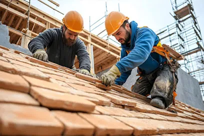 Image de Artisan Couvreur Sarzeau : Démoussage Toit, Pose Tuile, Réparation Fuite de Toiture, Installation Gouttières