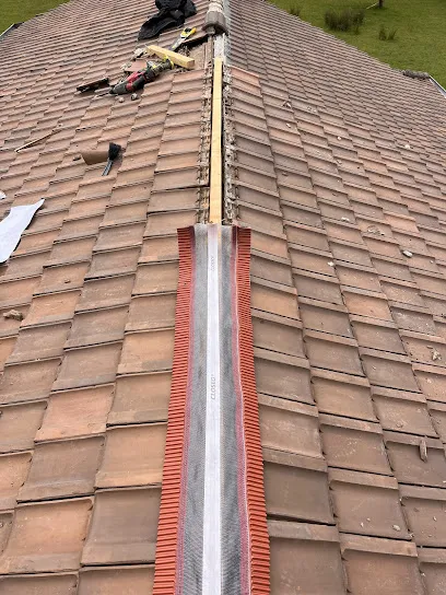 Image de Artisan Couvreur Zingueur Etancheur Rénovation Toitures Fuites - France Renov Couverture - Cholet 49