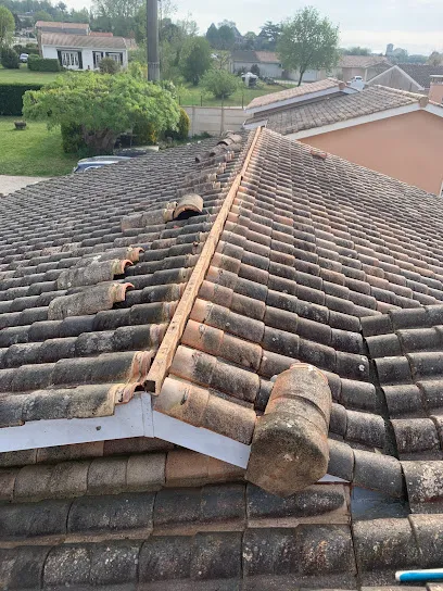 Image de Artisan Douchet charpentier couvreur zingueur Installateur velux Gouttière alu