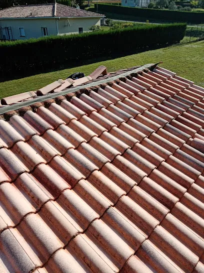 Image de Artisan Fayard Firmin - Couvreur charpentier 82 | Réparation Nettoyage Toiture Faîtage Peinture Tarn-et-Garonne Montauban