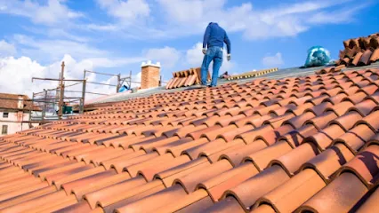 Image de Artisan JP couvreur à Angoulême : Entreprise de couverture, démoussage, nettoyage de toiture (Velux & gouttière)