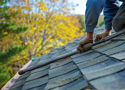Image de Atelier Toiture Couvreur Gan : Nettoyage Toit, Réparation Fuite Toiture, Zinguerie, Démoussage Toiture