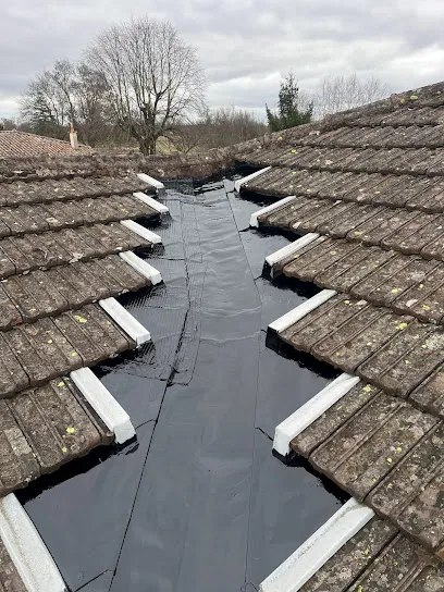Image de CF Couverture Roye 70 - Couvreur, réparation de toiture, nettoyage démoussage de toiture, pose de gouttière dans la Haute Saône 70 Franche Comté