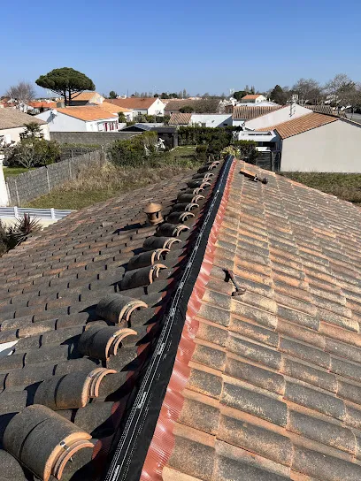 Image de Compagnons Couvreurs 44 - Couvreur Nantes - Réparation toiture - Nettoyage gouttières