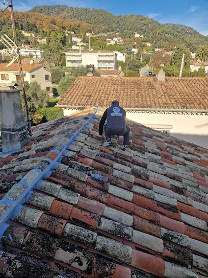 Image de couvreur 06 - les compagnons du sud | réparation rénovation démoussage toiture couverture nice st-paul-de-vence cagnes