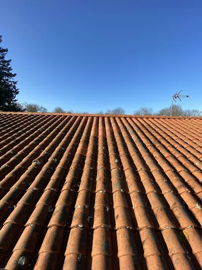 Image de COUVREUR AUBIGNY | SERGE PEINTURE COUVERTURE PEINTRE EN BATIMENT 85