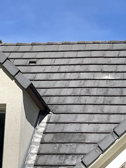 Image de Couvreur Beautheil Saints | hdtc Couverture - Réparation Étanchéité Nettoyage Rénovation Toiture 77 Seine-et-Marne Amillis