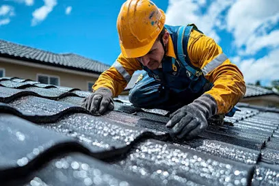 Image de Couvreur Expert 71 - Zingueur et Demoussage Toiture - Reparation Fuites - entretien gouttiere - Peinture facade