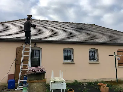 Image de Couvreur Fontainebleau - Nettoyage Toiture Seine-et-Marne - Rénovation des toits - Traitement Hydrofuge 77