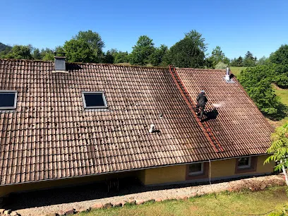 Image de Couvreur - J.Blondel - Nettoyage toiture - Démoussage toiture