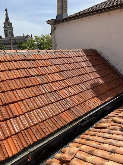 Image de Couvreur Mérignac Bordeaux (Gironde 33) - Pose & rénovation toiture - Fuite toiture - Toiture urgence - ARJ Toiture