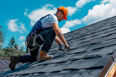 Image de Couvreur Pro 44 Démoussage, Peinture, Zingueur, Démoussage Toiture Nort-sur-Erdre, Dépannage Fuite Toit