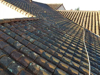 Image de Couvreur Vannes Huet: ravalement façade Nettoyage Démoussage Réparation Fuites Toiture Gouttières Couverture 56 Morbihan