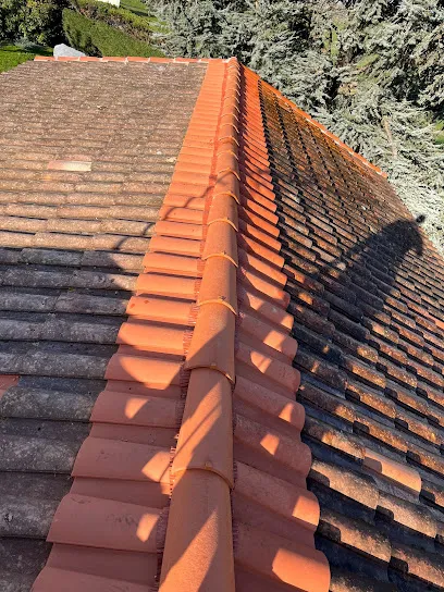 Image de Couvreur Zingueur Charpentier Entreprise Bauer Agen 47 Lot-et-Garonne Réparation Fuite de Toit Nettoyage Démoussage Toiture