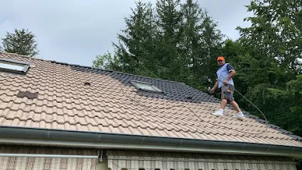 Image de Dessein Louis - Couvreur 88 | Démoussage Traitement Réparation Dépannage Toiture Couverture Ravalement Saint-Dié-des-Vosges