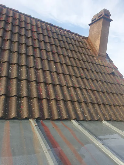 Image de Ent. leger j couverture et ramonage reparation de toiture demoussage et traitement toiture hydrofuge toiture peinture toiture