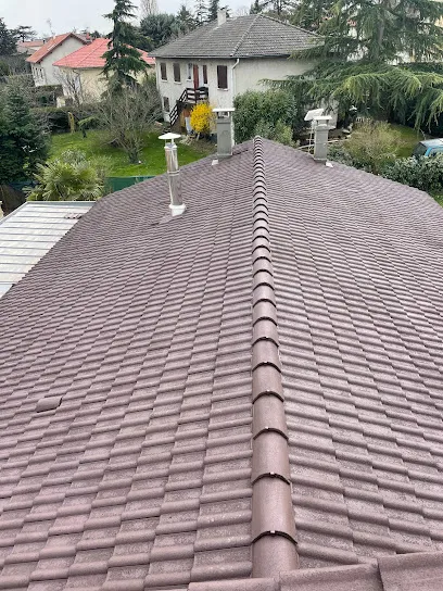 Image de Ent vis couverture couvreur,zingueur traitement,démousage toiture,habillage rive Alu, sous face pvc,gouttière Alu,zinc