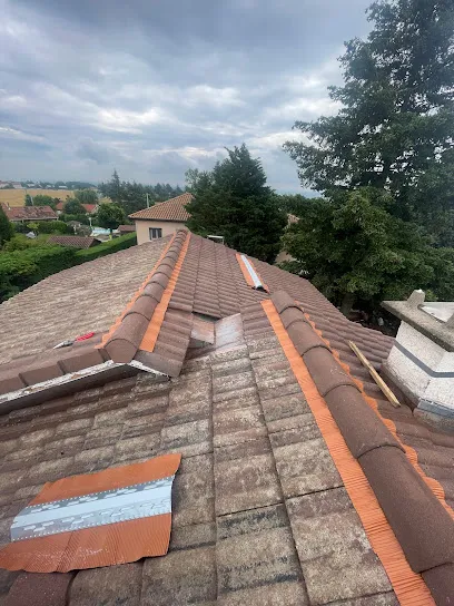 Image de Entreprise AJ COUVERTURE bon Charpentier Artisan Zingueur Société 69