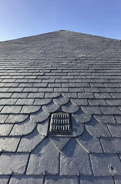 Image de Entreprise MALGIERI RÉNOVATION Couverture-Couvreur Montargis-45 Loiret-Démoussage Montargis-Entretien Toiture Montargis