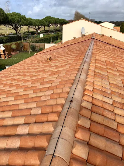 Image de Étienne Riva Couvreur Pessac - Réparation Couverture Zinguerie Charpente Maçonnerie Fuites Toiture 33 Gironde Bordeaux