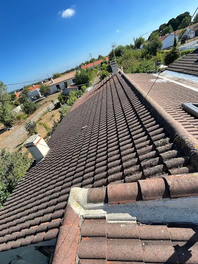 Image de Ets Bugny 85 Couvreur Saint-Jean-de-Monts Démoussage Saint-Hilaire-de-Riez Nettoyage et Traitement toiture Facade Hydrofuge