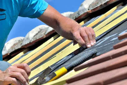 Image de Ets Couverture Charentaise - Couvreur - Demoussage Toiture - Peinture - Ravalement - Zingueur - Entretien Gouttieres