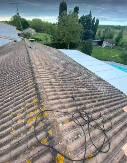 Image de FS Entreprise Couverture Artisan couvreur Nettoyage Toiture Hydrofuge coloré Étanchéité peinture toiture rénovation zingueur