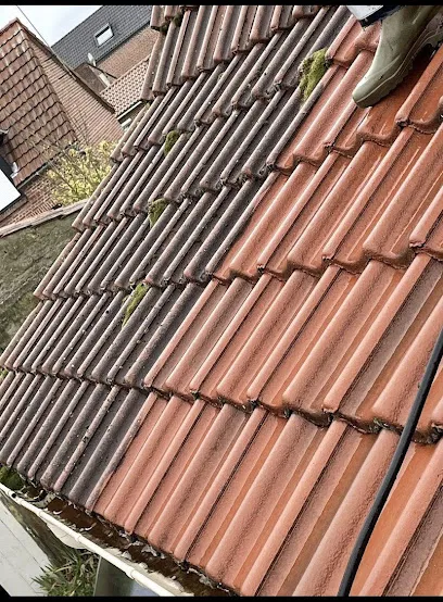 Image de HJ Couverture - Façades - Nettoyage terrasse - Démoussage