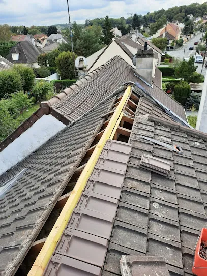 Image de JH.COUVERTURES/couvreur/Île-de-France/Seine-et-Marne/toiture/Réparation/Peinture/Nettoyage/Façade/Gouttières/77/chelles