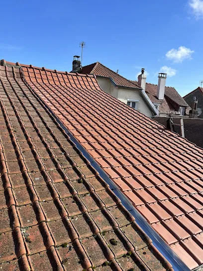 Image de JULES COUVERTURE - couvreur rénovation toiture traitement anti mousse nettoyage des toiture façades dépannage fuite peinture