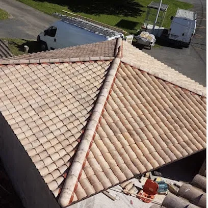 Image de KM Prorenov couvreur Vallet ,couverture 44 zingueur, rénovation toiture, Démoussage, étanchéité, urgence, fuite, Nantes 44000