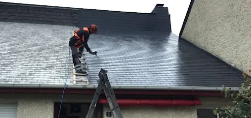 Image de LA COUVERTURE ANGEVINE depuis 1998 à votre service: Artisan couvreur Angers Réparation toiture gouttières 49 Maine-et-Loire