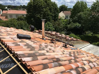 Image de Lebois couverture: Artisan couvreur - Rénovation Nettoyage de toiture Remplacement tuiles Travaux Zinguerie 85 Vendée