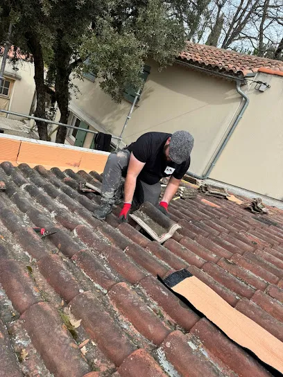 Image de Les Toits de France | Artisan Couvreur | Marseille et Bouches du Rhône | Urgence fuite toiture 6j/7