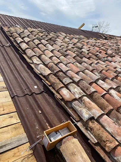 Image de LOUSTALOT HABITAT Couvreur - Rénovation & Nettoyage toiture - Clôture