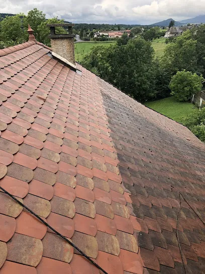 Image de Mentz Toiture démoussage toiture anti mousse hydrofuge pose de gouttière habillage planche de rive Annecy 74,