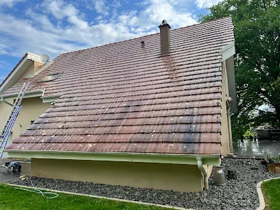 Image de MR Petit - Couvreur 90 | Rénovation Réparation Démoussage Toiture Couverture Peinture Joncherey Delle Grandvillars