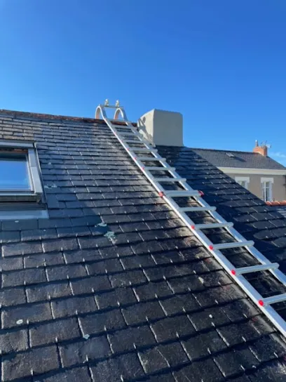 Image de PAUL COUVREUR | ENTREPRISE DE COUVERTURE ZINGUEUR A NANTES 44 DEMOUSSAGE RAVALEMENT PEINTURE TOITURE PONT ST MARTIN REZE