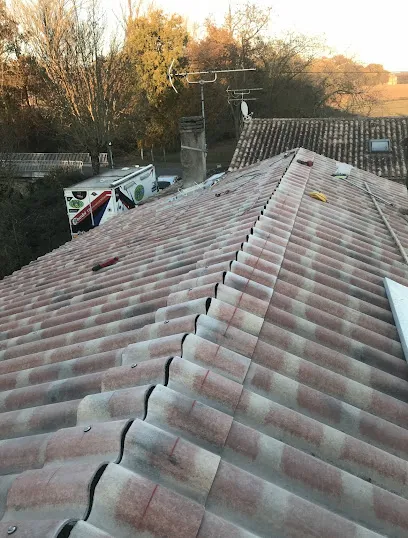 Image de PBM CARVALHO Couvreur Albi, rénovation toiture Albi, charpentier zingueur Albi, réparations velux