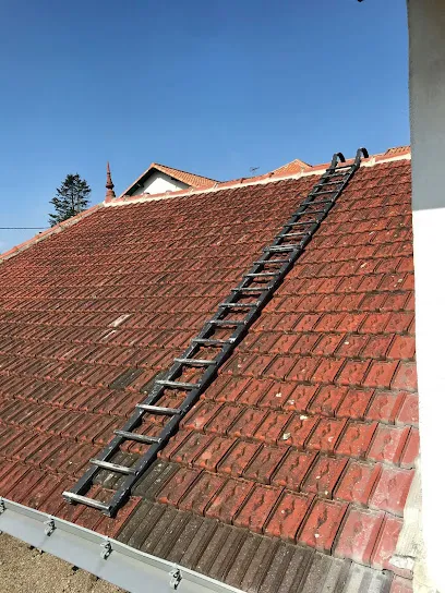 Image de PJ COUVERTURE : Nettoyage Toiture Façades Réparation Toiture Changement (Boussay Clisson Gétigné Gorges Montaigu La Bruffière Tiffauges Geneston Cugand Treize-Septiers Saint-Crespin Saint-Germain sur Moine Les Brouzils