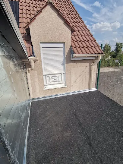 Image de Pro-toiture-78.fr couverture couvreur nettoyage peinture Zinguerie Charpentes velux goutières intervention recherche de fuite