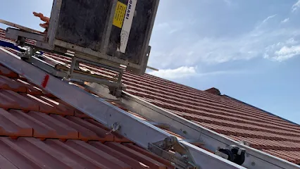 Image de R.B Couverture: Artisan couvreur - Rénovation Réparation Nettoyage toiture Démoussage Marne 51 Soissons Reims Laon Fismes