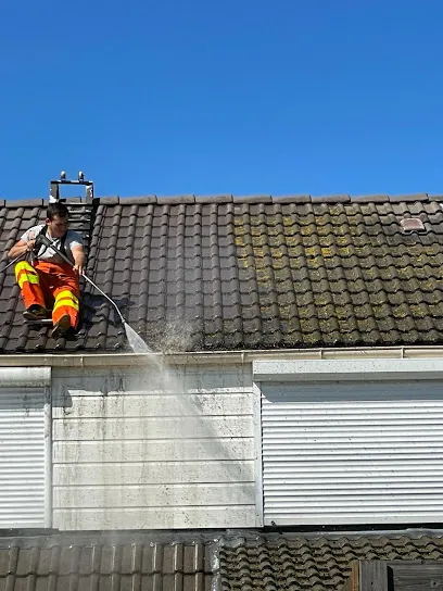 Image de RÉNOV'ARTOIS-couvreur-réparation et nettoyage toiture-ravalement façade-Lens-Arras-Douai-Lille et environs.