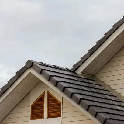 Image de Renov' Couvreur Vitré - Entretien Gouttieres - Demoussage Toiture - Réparation Fuites