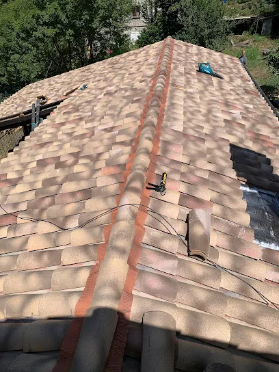 Image de RÉNOV TOITURE 33 Artisan Couvreur Ambarès-et-Lagrave - Réparation Démoussage Dépannage Fuites Couverture Gironde Bordeaux