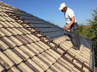 Image de SC RENOV'/couvreur Zinguerie nettoyage Toiture Pose de chéneaux/pose sous face pvc